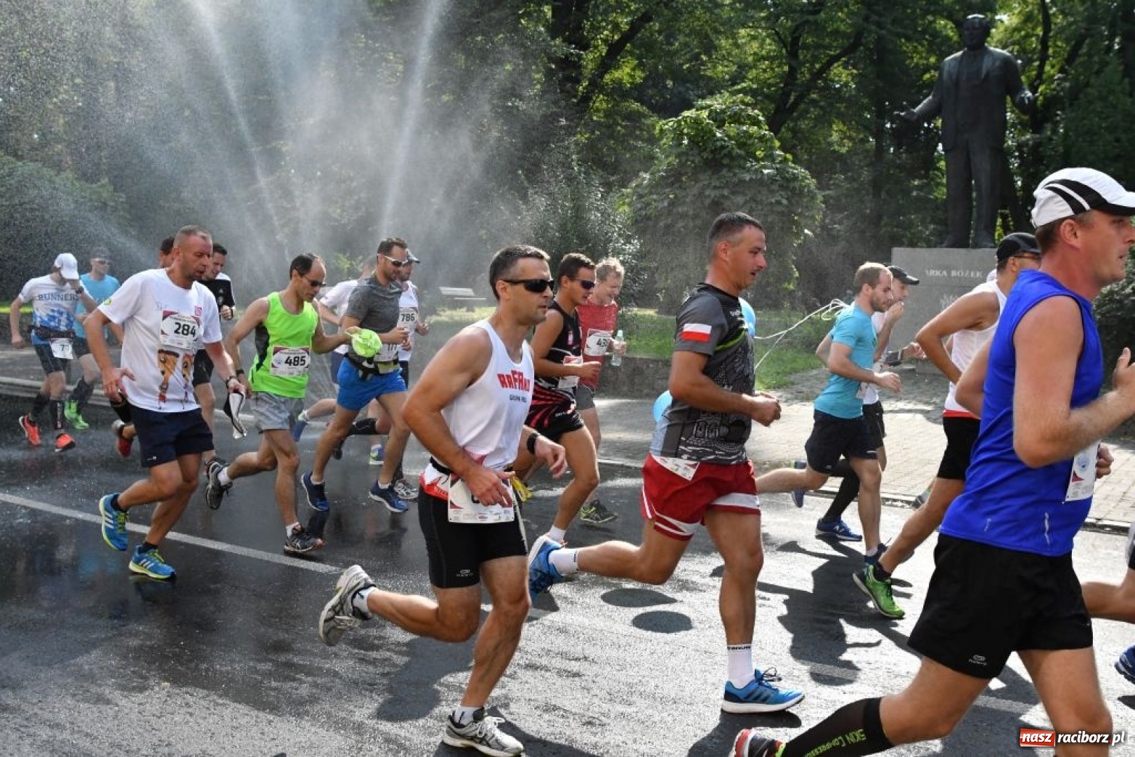 Zdjęcie w galerii na portalu naszraciborz.pl: Biegacze Rafako S.A. wicemistrzami w III Mistrzostwach Polski Energetyków w Półmaratonie wiadomości z regionu