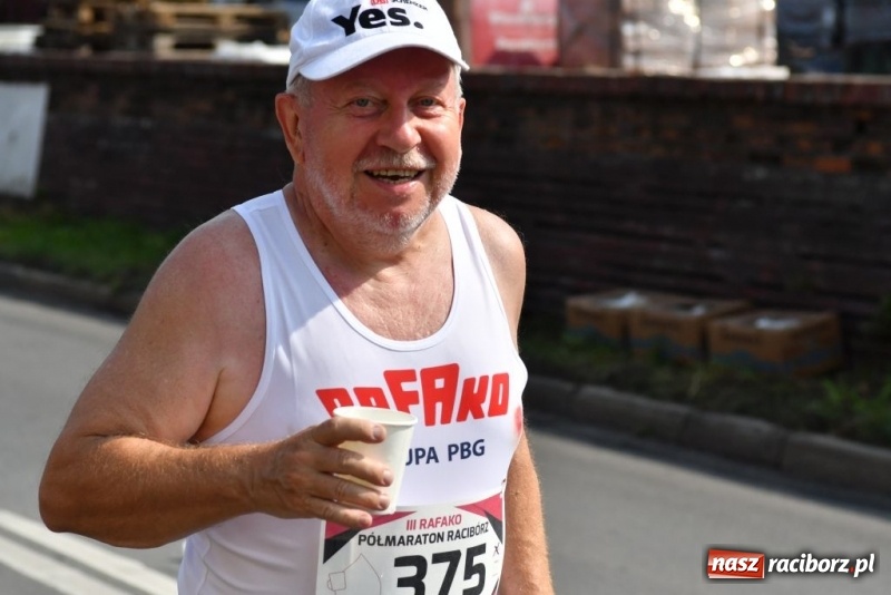 Zdjęcie w galerii na portalu naszraciborz.pl: Biegacze Rafako S.A. wicemistrzami w III Mistrzostwach Polski Energetyków w Półmaratonie wiadomości z regionu