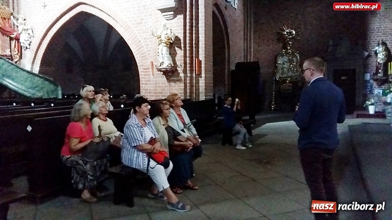 Zdjęcie w galerii na portalu naszraciborz.pl: Ostatnia wakacyjna wycieczka - Klub Przyjaciół Biblioteki na Ostrogu wybrał się do Rud wiadomości z regionu