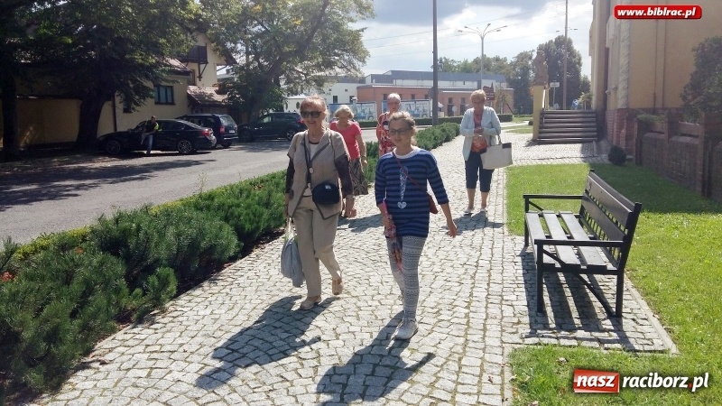 Zdjęcie w galerii na portalu naszraciborz.pl: Ostatnia wakacyjna wycieczka - Klub Przyjaciół Biblioteki na Ostrogu wybrał się do Rud wiadomości z regionu