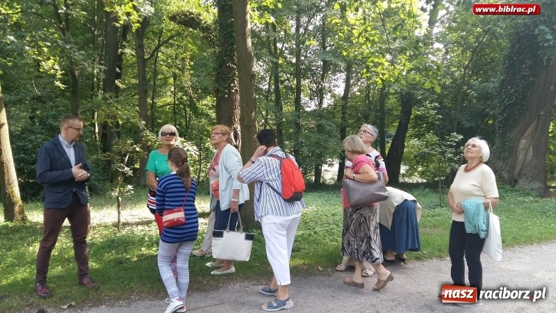 Zdjęcie w galerii na portalu naszraciborz.pl: Ostatnia wakacyjna wycieczka - Klub Przyjaciół Biblioteki na Ostrogu wybrał się do Rud wiadomości z regionu