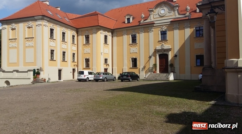 Zdjęcie w galerii na portalu naszraciborz.pl: Ostatnia wakacyjna wycieczka - Klub Przyjaciół Biblioteki na Ostrogu wybrał się do Rud wiadomości z regionu