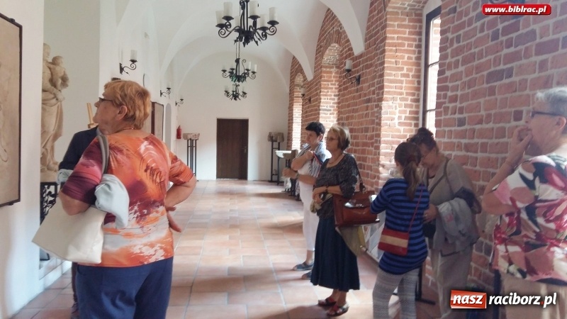 Zdjęcie w galerii na portalu naszraciborz.pl: Ostatnia wakacyjna wycieczka - Klub Przyjaciół Biblioteki na Ostrogu wybrał się do Rud wiadomości z regionu