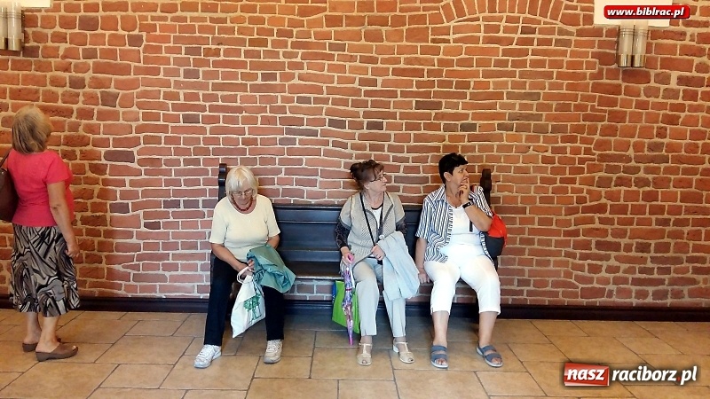 Zdjęcie w galerii na portalu naszraciborz.pl: Ostatnia wakacyjna wycieczka - Klub Przyjaciół Biblioteki na Ostrogu wybrał się do Rud wiadomości z regionu