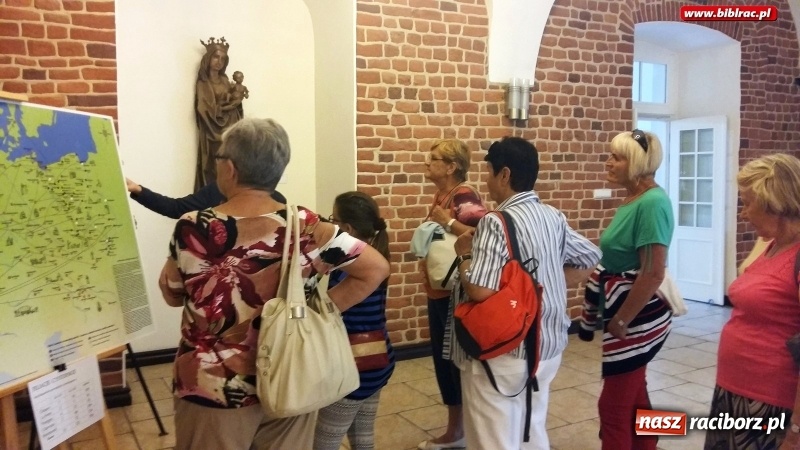 Zdjęcie w galerii na portalu naszraciborz.pl: Ostatnia wakacyjna wycieczka - Klub Przyjaciół Biblioteki na Ostrogu wybrał się do Rud wiadomości z regionu