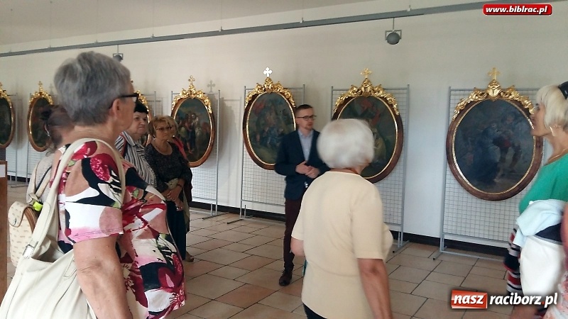 Zdjęcie w galerii na portalu naszraciborz.pl: Ostatnia wakacyjna wycieczka - Klub Przyjaciół Biblioteki na Ostrogu wybrał się do Rud wiadomości z regionu