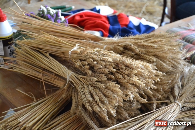 Zdjęcie w galerii na portalu naszraciborz.pl: Zrób to sam, czyli tworzenie korony dożynkowej krok po kroku!  wiadomości z regionu