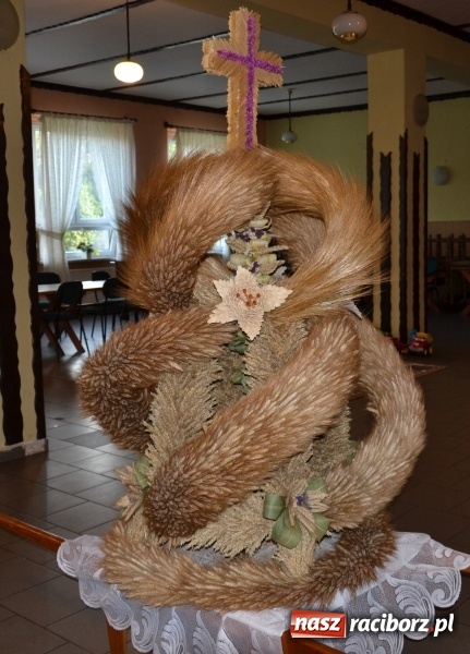 Zdjęcie w galerii na portalu naszraciborz.pl: Zrób to sam, czyli tworzenie korony dożynkowej krok po kroku!  wiadomości z regionu