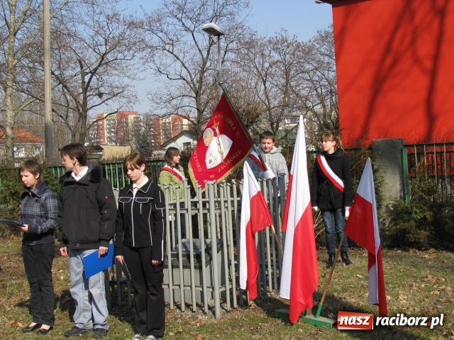 Zdjęcie w galerii na portalu naszraciborz.pl: Uczniowie obchodzili 70 rocznicę zbrodni katyńskiej wiadomości z regionu