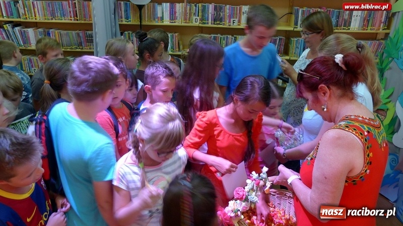Zdjęcie w galerii na portalu naszraciborz.pl: Wielki finał wakacyjnych spotkań na co dzień i od święta w bibliotece wiadomości z regionu