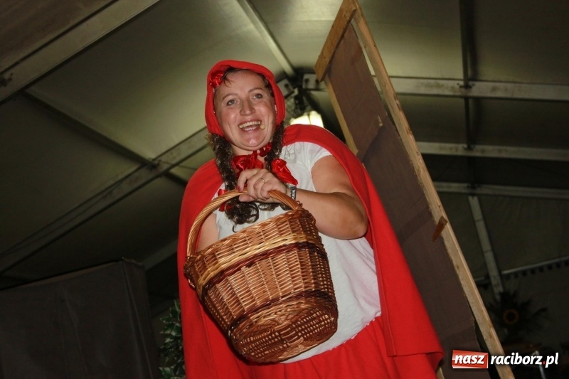 Zdjęcie w galerii na portalu naszraciborz.pl: Biesiada, tyjater i fire show na początek wojnowickich dożynek  wiadomości z regionu