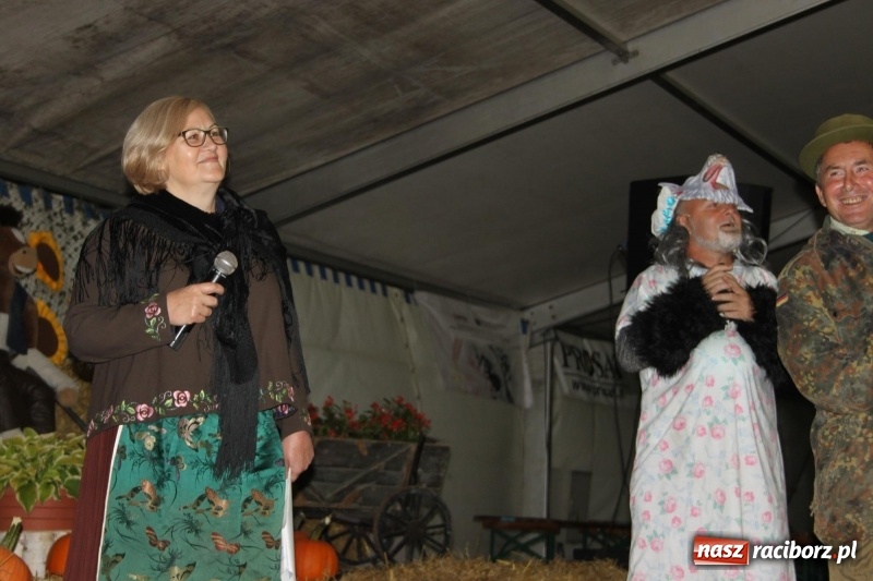 Zdjęcie w galerii na portalu naszraciborz.pl: Biesiada, tyjater i fire show na początek wojnowickich dożynek  wiadomości z regionu