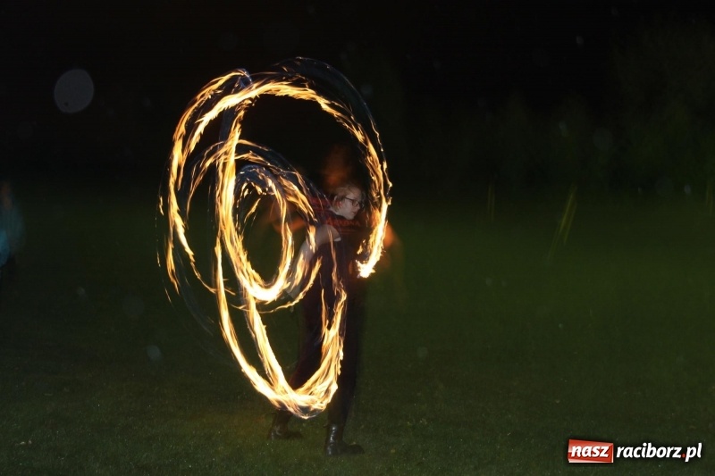 Zdjęcie w galerii na portalu naszraciborz.pl: Biesiada, tyjater i fire show na początek wojnowickich dożynek  wiadomości z regionu