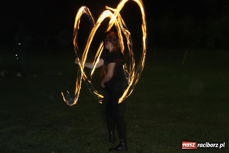 Zdjęcie w galerii na portalu naszraciborz.pl: Biesiada, tyjater i fire show na początek wojnowickich dożynek  wiadomości z regionu