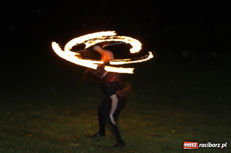 Zdjęcie w galerii na portalu naszraciborz.pl: Biesiada, tyjater i fire show na początek wojnowickich dożynek  wiadomości z regionu