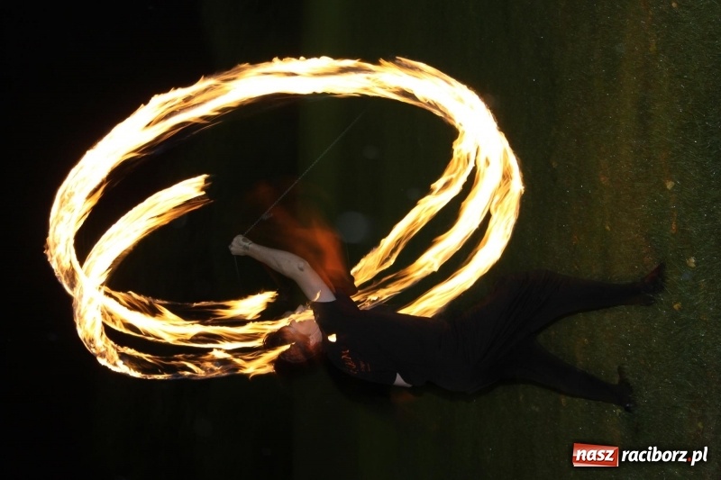 Zdjęcie w galerii na portalu naszraciborz.pl: Biesiada, tyjater i fire show na początek wojnowickich dożynek  wiadomości z regionu
