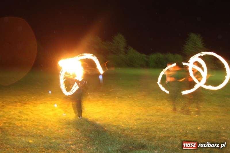 Zdjęcie w galerii na portalu naszraciborz.pl: Biesiada, tyjater i fire show na początek wojnowickich dożynek  wiadomości z regionu