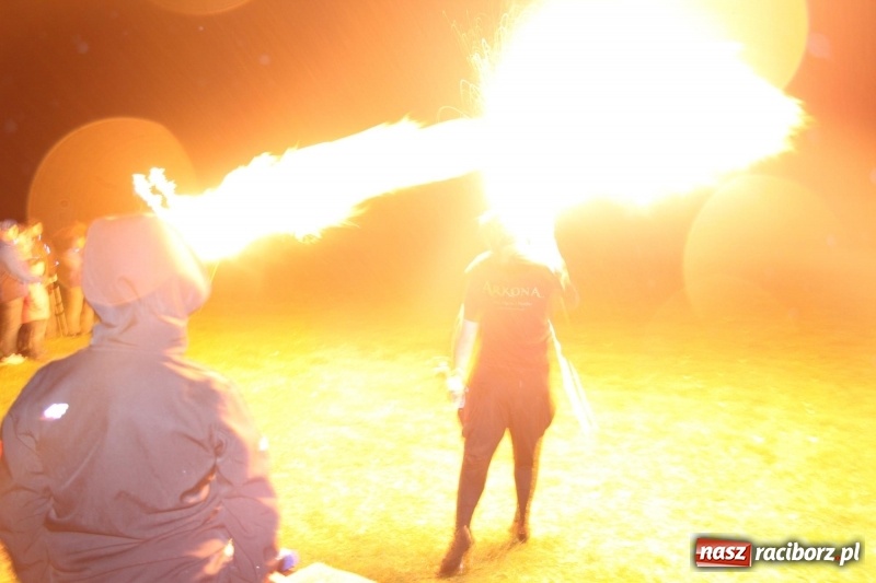 Zdjęcie w galerii na portalu naszraciborz.pl: Biesiada, tyjater i fire show na początek wojnowickich dożynek  wiadomości z regionu