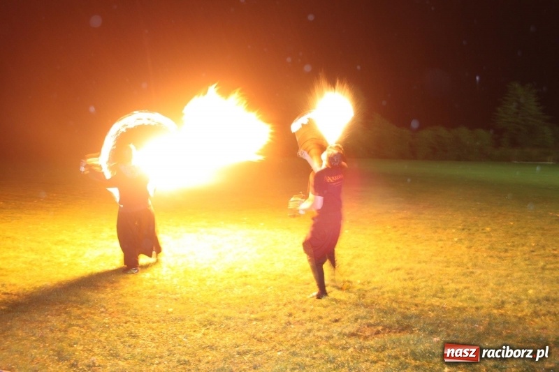Zdjęcie w galerii na portalu naszraciborz.pl: Biesiada, tyjater i fire show na początek wojnowickich dożynek  wiadomości z regionu