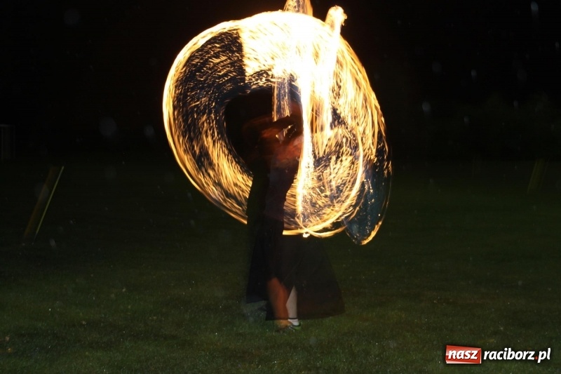 Zdjęcie w galerii na portalu naszraciborz.pl: Biesiada, tyjater i fire show na początek wojnowickich dożynek  wiadomości z regionu