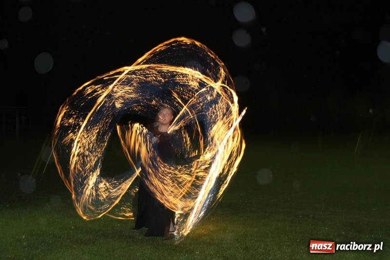 Zdjęcie w galerii na portalu naszraciborz.pl: Biesiada, tyjater i fire show na początek wojnowickich dożynek  wiadomości z regionu