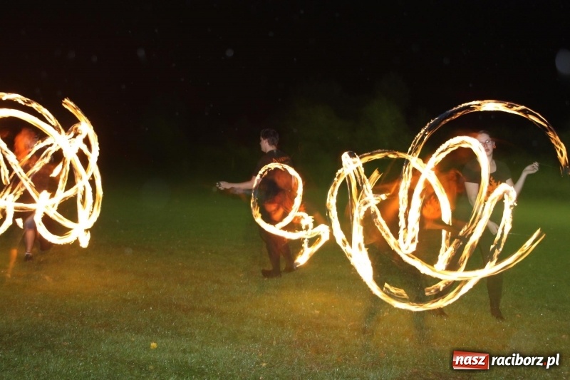 Zdjęcie w galerii na portalu naszraciborz.pl: Biesiada, tyjater i fire show na początek wojnowickich dożynek  wiadomości z regionu