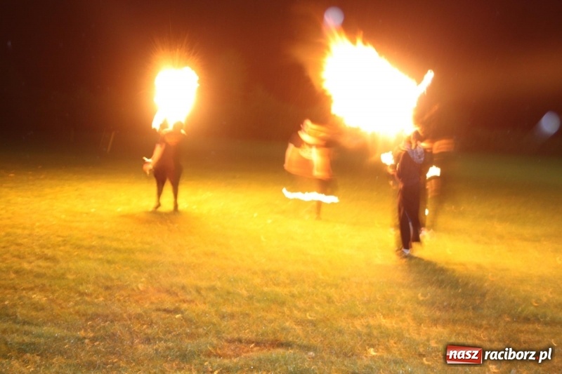 Zdjęcie w galerii na portalu naszraciborz.pl: Biesiada, tyjater i fire show na początek wojnowickich dożynek  wiadomości z regionu