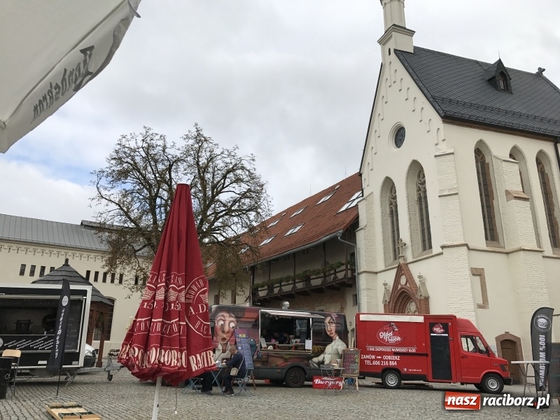 Zdjęcie w galerii na portalu naszraciborz.pl: Food trucki znów zajechały na raciborski zamek  wiadomości z regionu