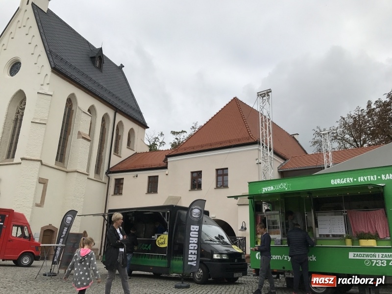Zdjęcie w galerii na portalu naszraciborz.pl: Food trucki znów zajechały na raciborski zamek  wiadomości z regionu