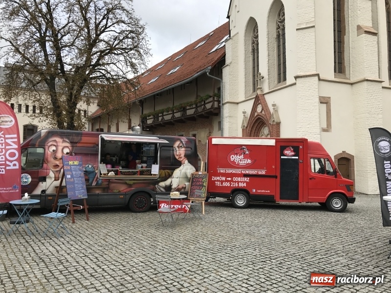 Zdjęcie w galerii na portalu naszraciborz.pl: Food trucki znów zajechały na raciborski zamek  wiadomości z regionu