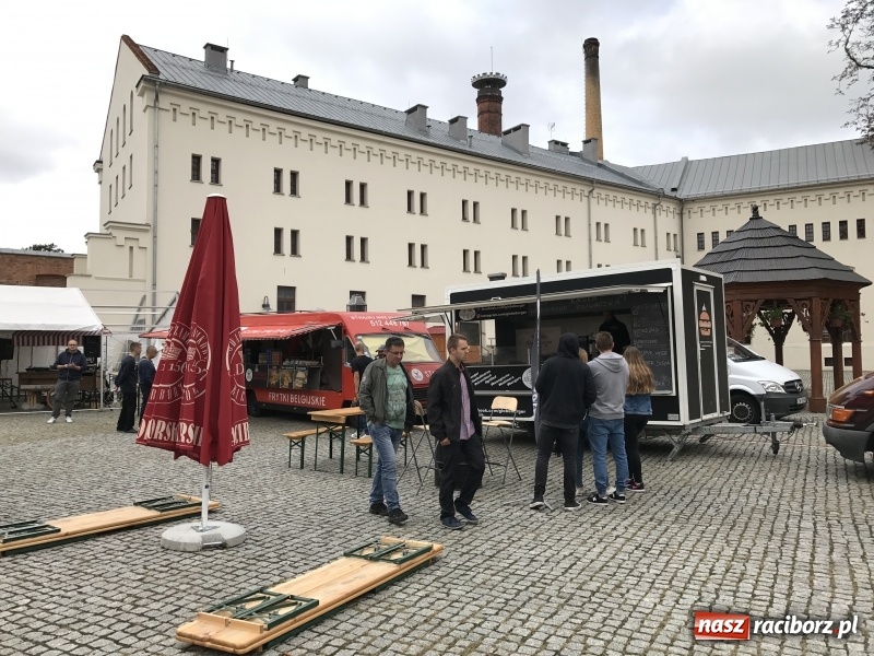 Zdjęcie w galerii na portalu naszraciborz.pl: Food trucki znów zajechały na raciborski zamek  wiadomości z regionu