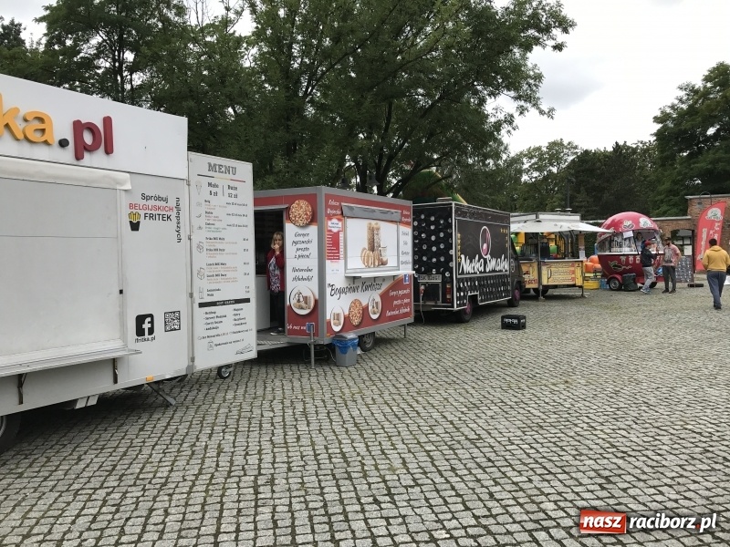 Zdjęcie w galerii na portalu naszraciborz.pl: Food trucki znów zajechały na raciborski zamek  wiadomości z regionu