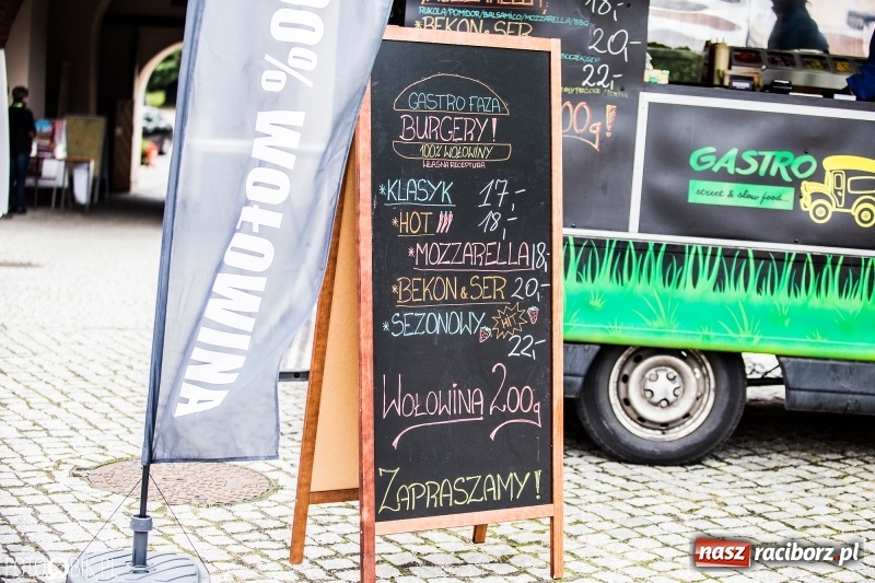Zdjęcie w galerii na portalu naszraciborz.pl: Food trucki znów zajechały na raciborski zamek  wiadomości z regionu