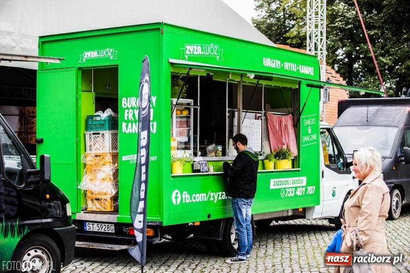 Zdjęcie w galerii na portalu naszraciborz.pl: Food trucki znów zajechały na raciborski zamek  wiadomości z regionu