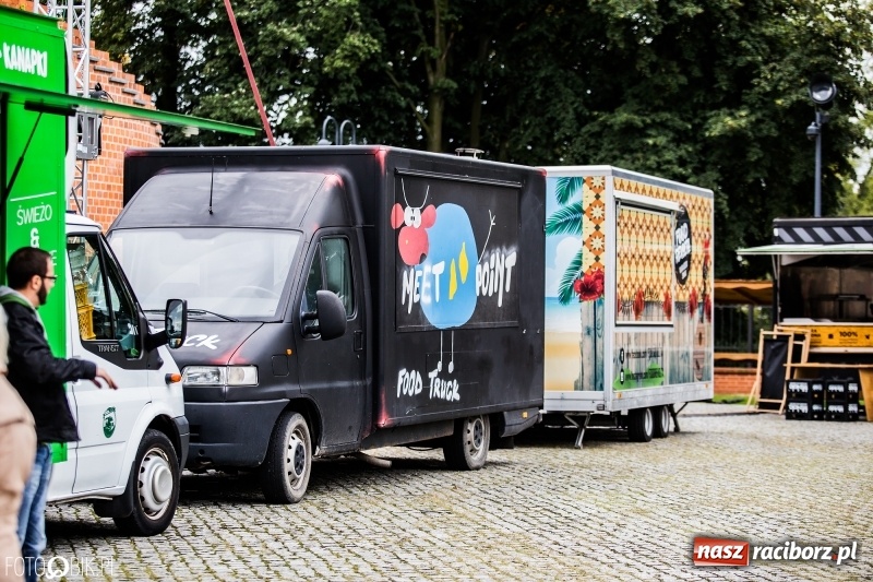 Zdjęcie w galerii na portalu naszraciborz.pl: Food trucki znów zajechały na raciborski zamek  wiadomości z regionu