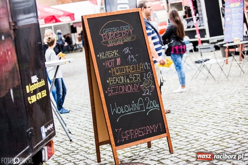 Zdjęcie w galerii na portalu naszraciborz.pl: Food trucki znów zajechały na raciborski zamek  wiadomości z regionu