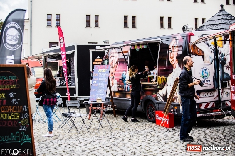 Zdjęcie w galerii na portalu naszraciborz.pl: Food trucki znów zajechały na raciborski zamek  wiadomości z regionu