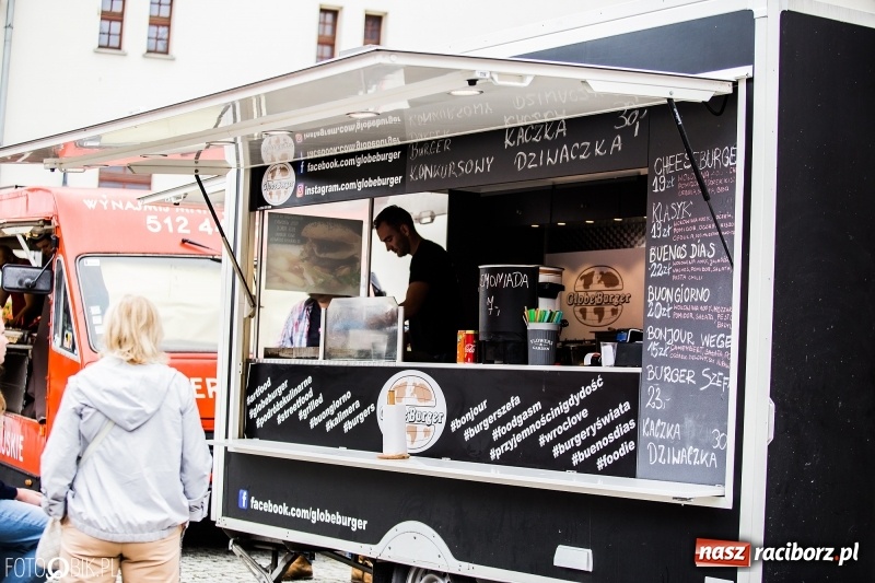 Zdjęcie w galerii na portalu naszraciborz.pl: Food trucki znów zajechały na raciborski zamek  wiadomości z regionu