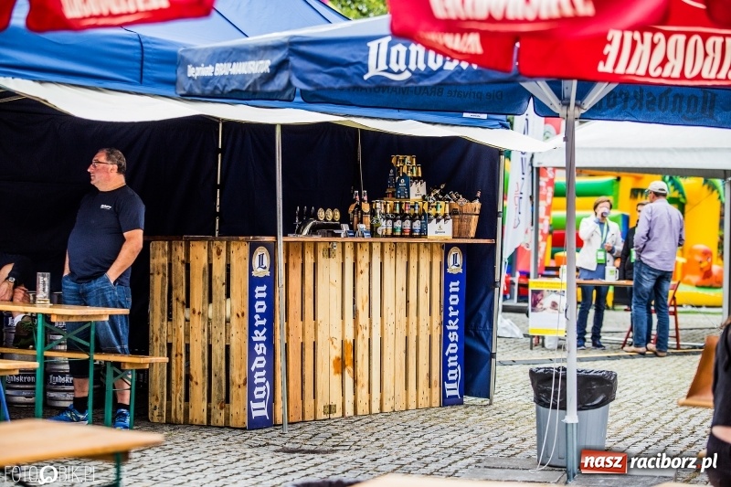 Zdjęcie w galerii na portalu naszraciborz.pl: Food trucki znów zajechały na raciborski zamek  wiadomości z regionu