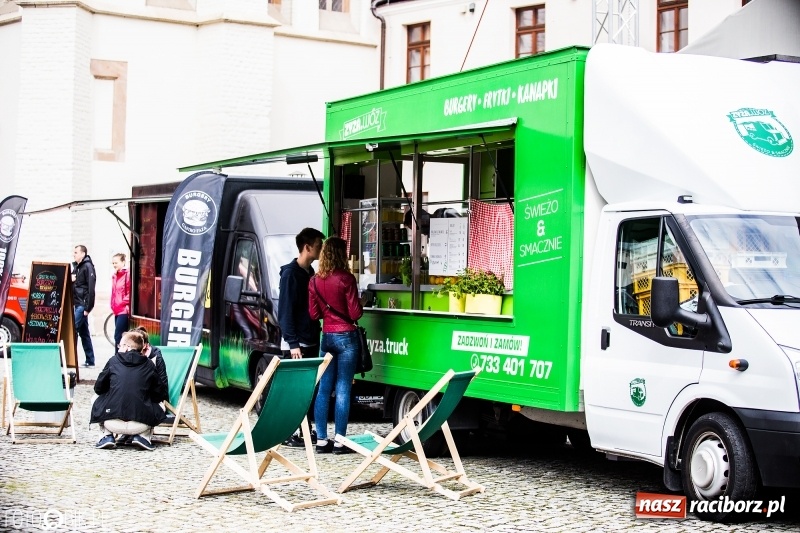 Zdjęcie w galerii na portalu naszraciborz.pl: Food trucki znów zajechały na raciborski zamek  wiadomości z regionu