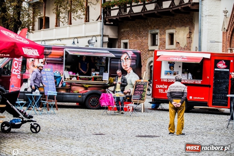 Zdjęcie w galerii na portalu naszraciborz.pl: Food trucki znów zajechały na raciborski zamek  wiadomości z regionu