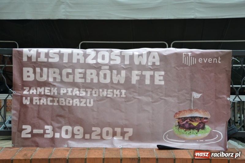 Zdjęcie w galerii na portalu naszraciborz.pl: Food trucki znów zajechały na raciborski zamek  wiadomości z regionu