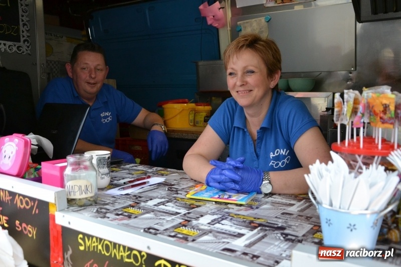 Zdjęcie w galerii na portalu naszraciborz.pl: Food trucki znów zajechały na raciborski zamek  wiadomości z regionu