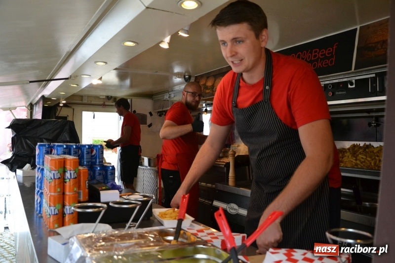 Zdjęcie w galerii na portalu naszraciborz.pl: Food trucki znów zajechały na raciborski zamek  wiadomości z regionu
