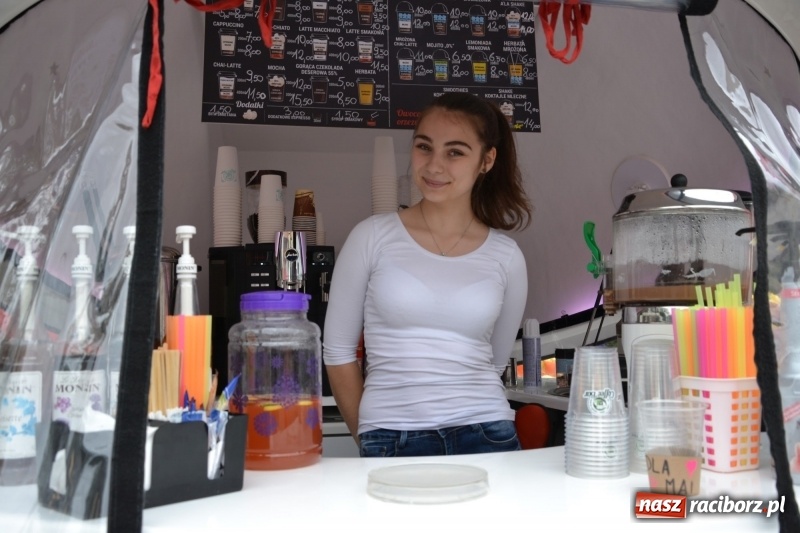 Zdjęcie w galerii na portalu naszraciborz.pl: Food trucki znów zajechały na raciborski zamek  wiadomości z regionu