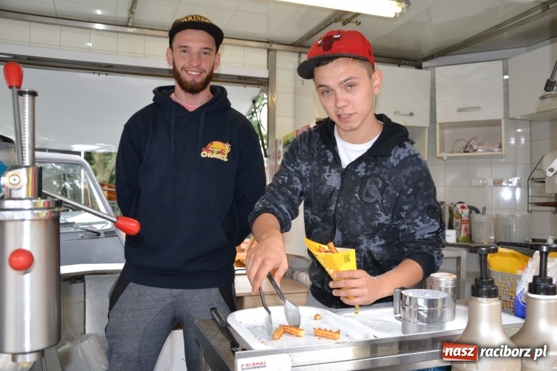 Zdjęcie w galerii na portalu naszraciborz.pl: Food trucki znów zajechały na raciborski zamek  wiadomości z regionu