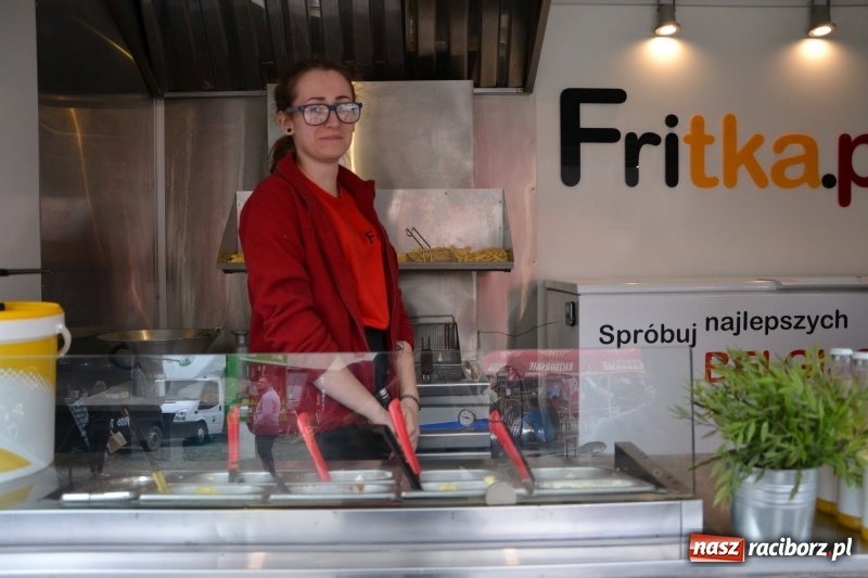 Zdjęcie w galerii na portalu naszraciborz.pl: Food trucki znów zajechały na raciborski zamek  wiadomości z regionu