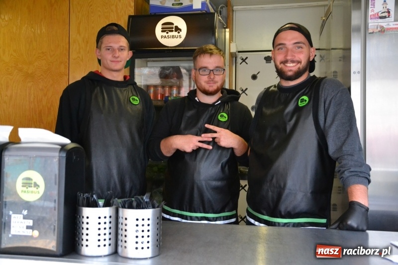 Zdjęcie w galerii na portalu naszraciborz.pl: Food trucki znów zajechały na raciborski zamek  wiadomości z regionu