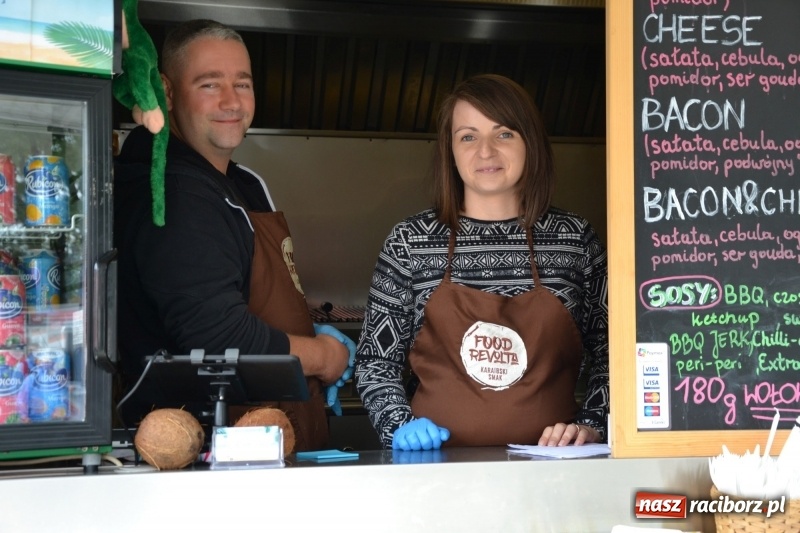 Zdjęcie w galerii na portalu naszraciborz.pl: Food trucki znów zajechały na raciborski zamek  wiadomości z regionu