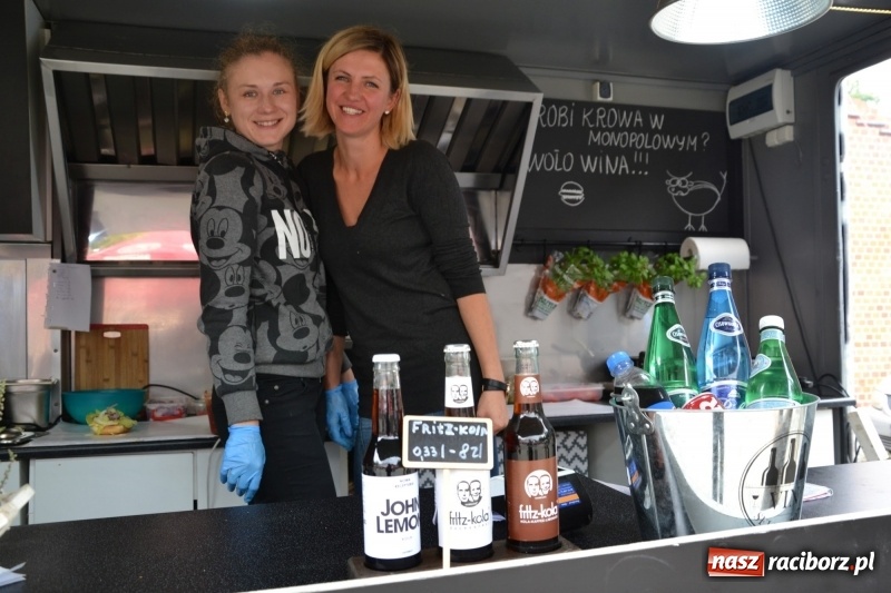 Zdjęcie w galerii na portalu naszraciborz.pl: Food trucki znów zajechały na raciborski zamek  wiadomości z regionu